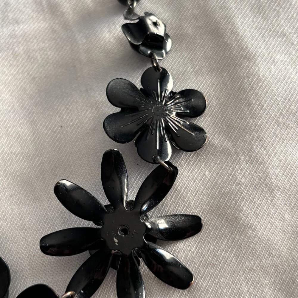 Claire’s Black Enamel Flower Statement Necklace Floral Bib Gunmetal Chain - Picture 6 of 10
